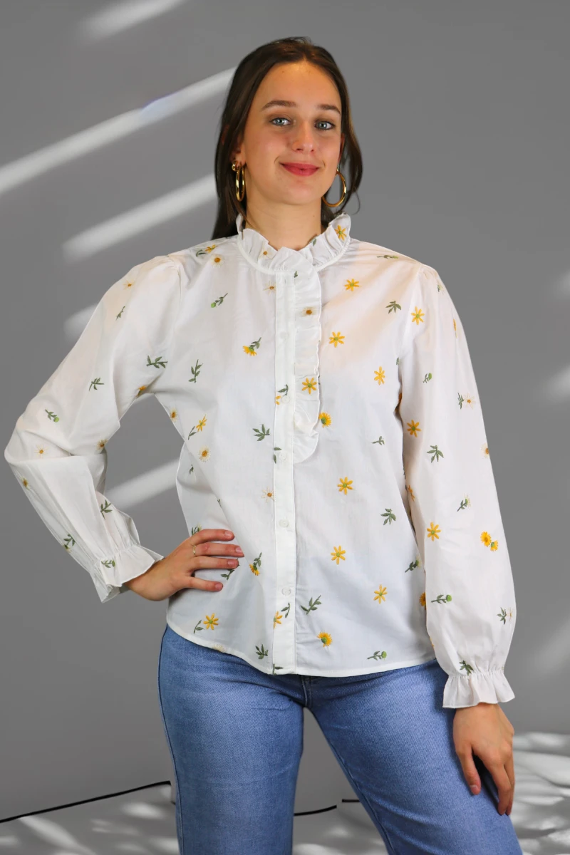 witte blouse groene bloem