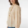 wit beige blouse
