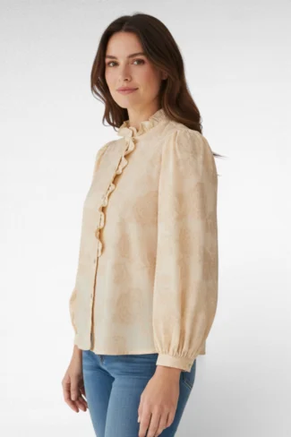 wit beige blouse
