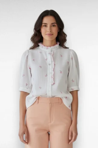 witte blouse roze bloem