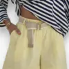 gele korte broek