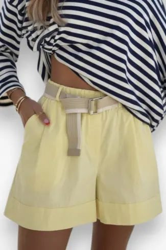 gele korte broek