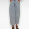 licht blauwe barrel jeans met studs