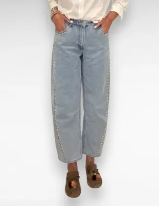 licht blauwe barrel jeans met studs