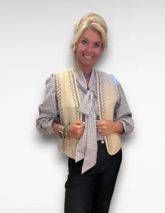 beige gilet