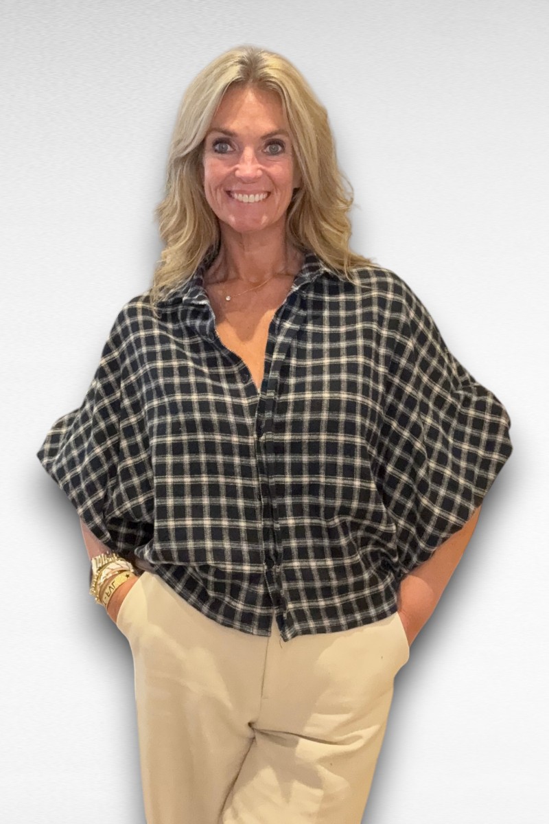 blauw geruite blouse.