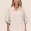 Beige Blouse – voorkant