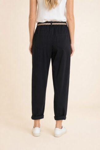 Broek Zwart met riem – achterkant