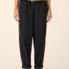 Broek Zwart met riem – voorkant
