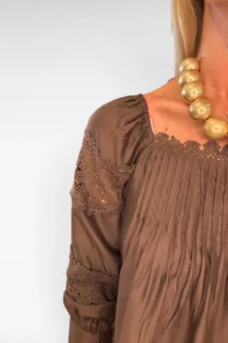 Alternative view of Amelys top bruin