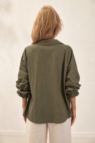 Groene blouse met lange mouwen – achterkant