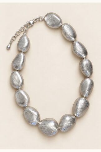 Zilverkleurige grote kralenketting, volledig product