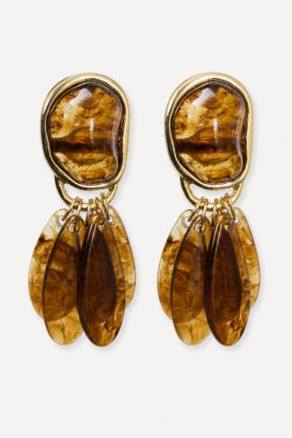 Amberkleurige oorbellen met bruine tinten en goudkleurige details in druppelvorm, volledig paar