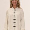 Beige damesblouse, voorkant