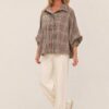 Camel damesblouse, gedragen overzicht