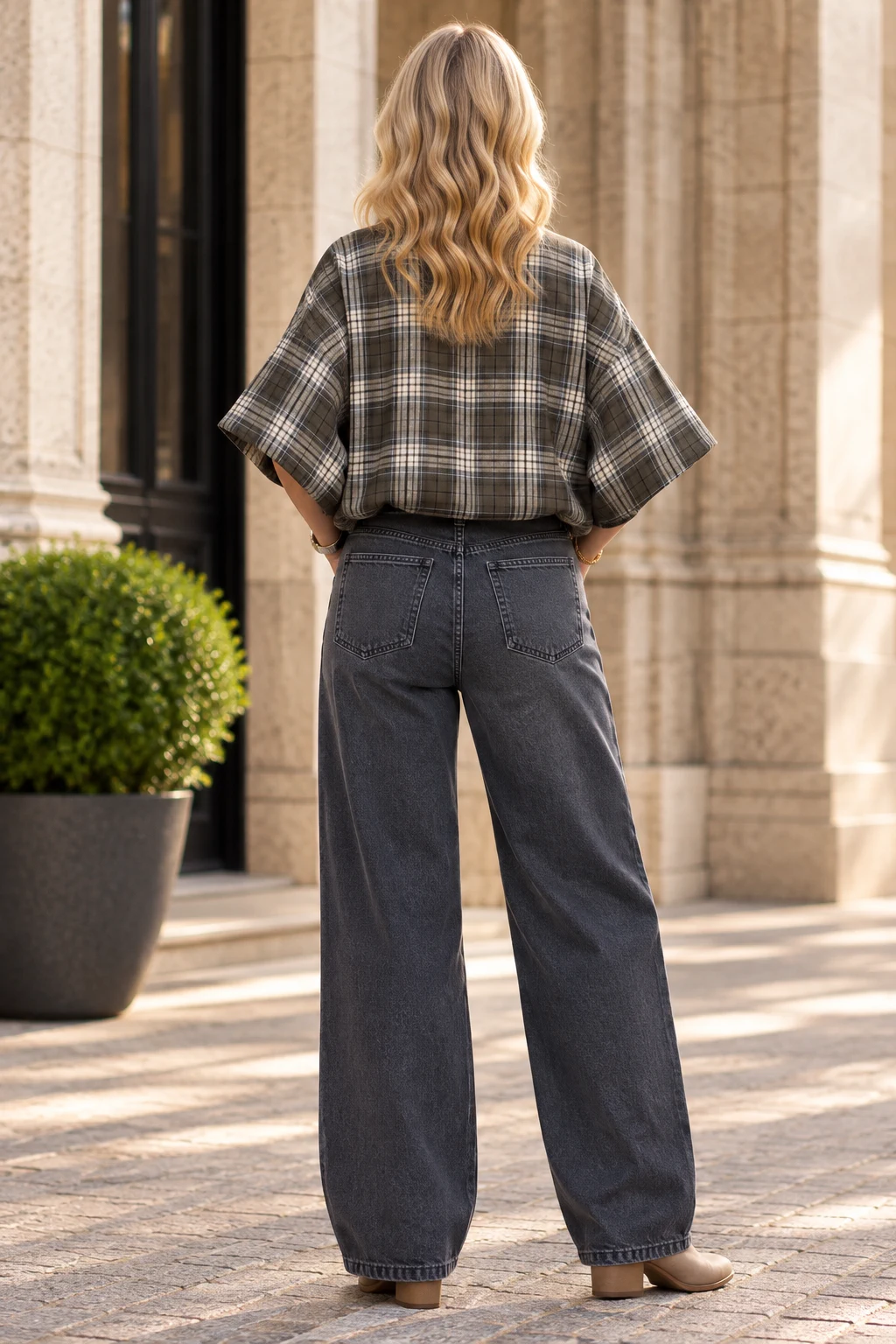 Geruite blouse taupe achteraanzicht
