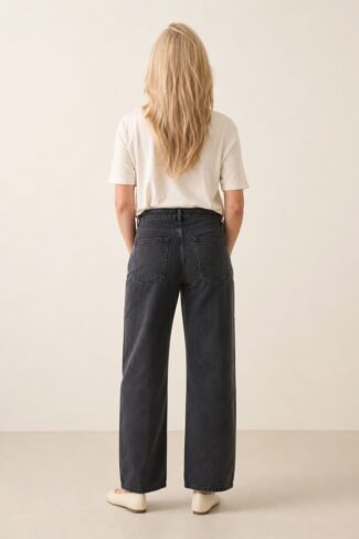 Grijze damesjeans, achterkant