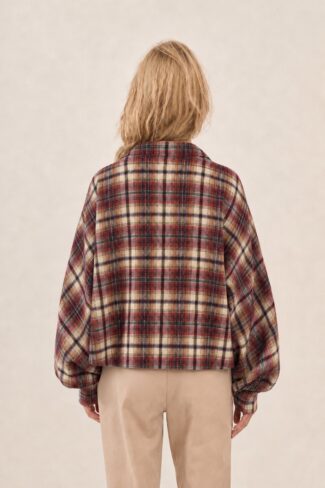 Rode damesblouse, achterkant