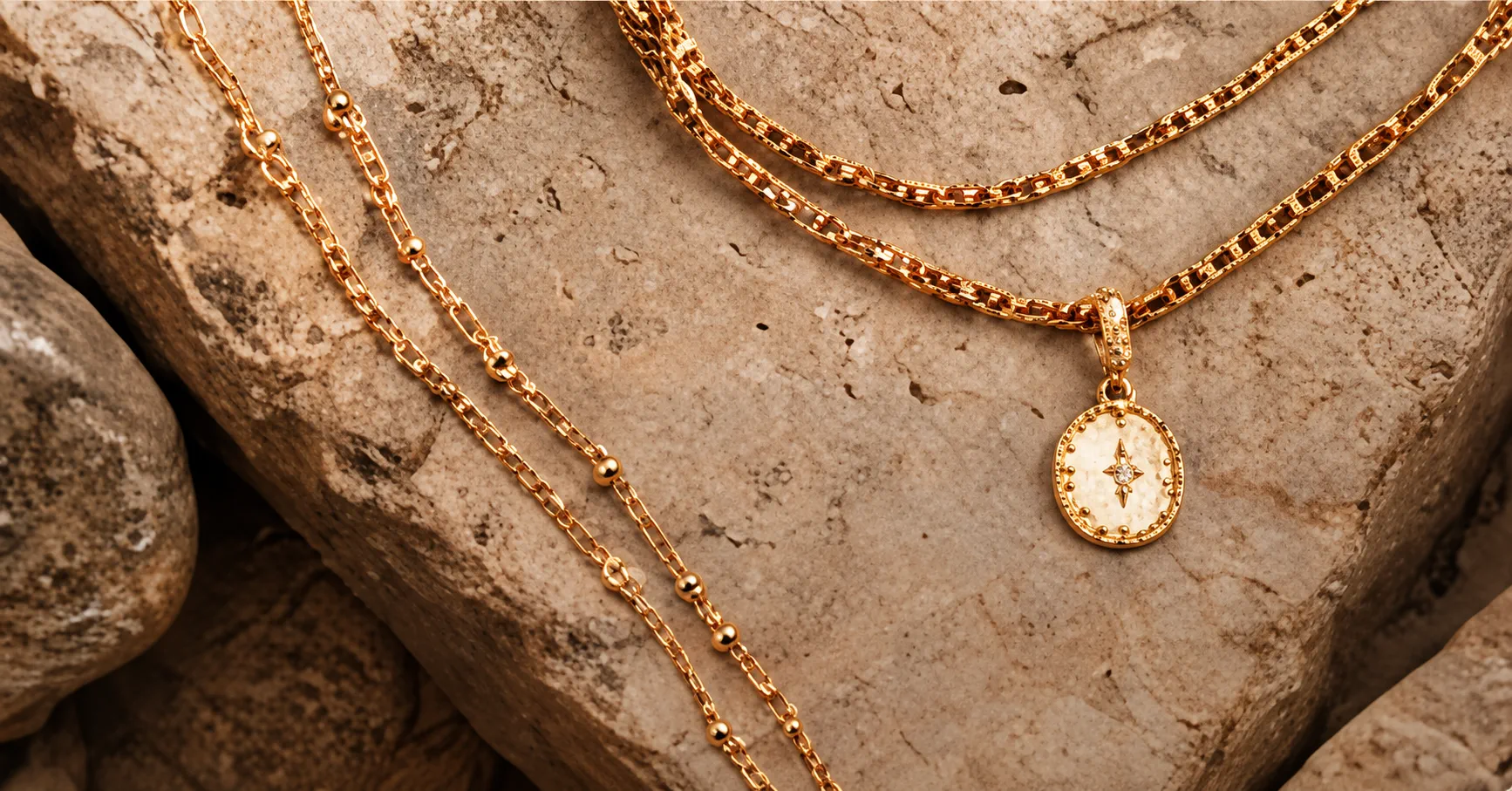 Gouden sieraden collectie van By Floor