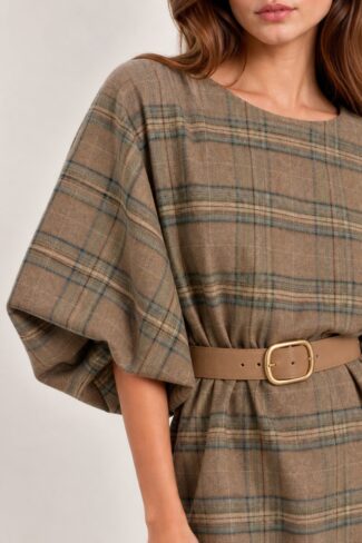 Taupe damesjurk, detailopname